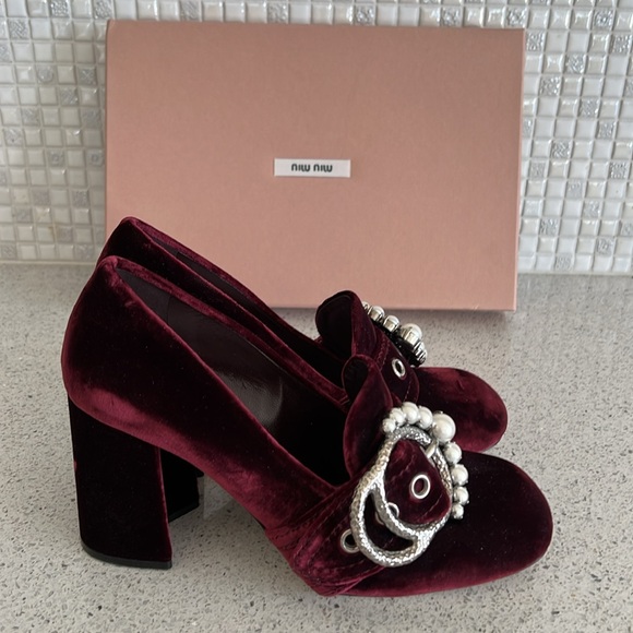 Miu Miu Velvet & Pearl Pumps - Picture 2 of 10
